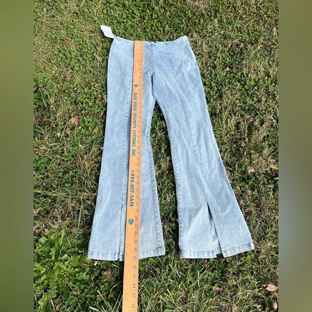 NWT Lumière Woman’s Light Wash Stretchy Western Slit Hem Bell Bottoms Size M - Picture 6 of 7